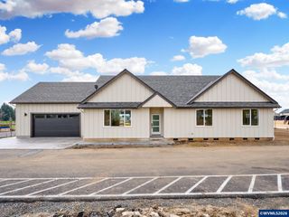 1281 Brown St, Woodburn, OR 97071