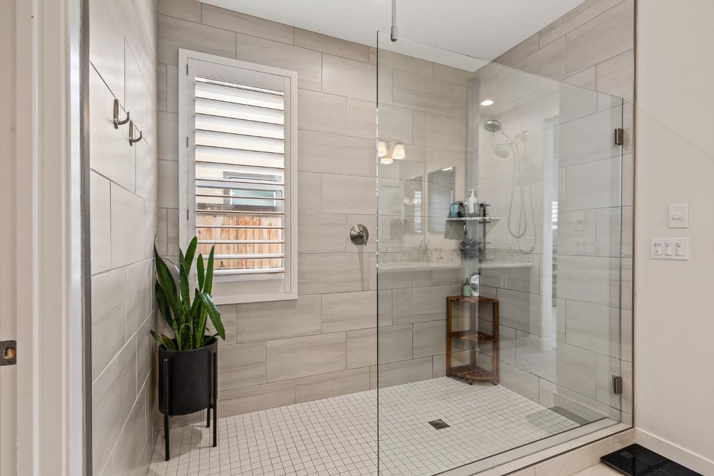 Image 23 of property listing at 4530 Hillside Road, Madera, CA 93636