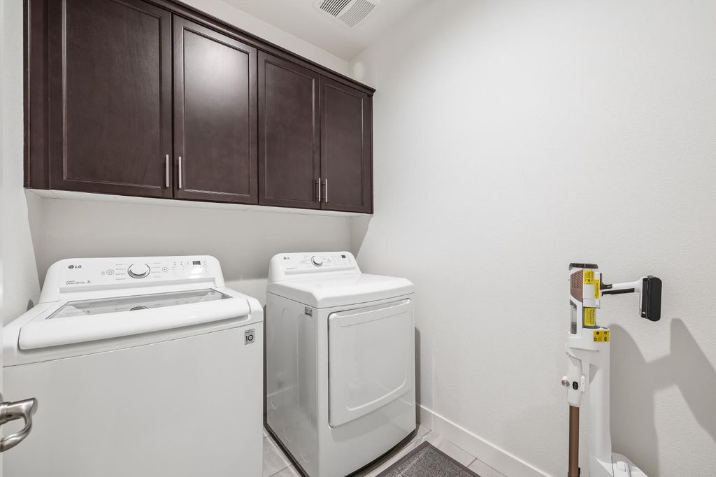 Image 31 of property listing at 4530 Hillside Road, Madera, CA 93636