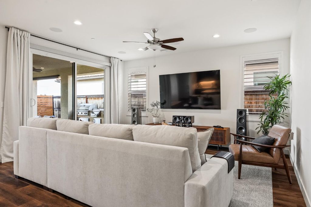 Image 7 of property listing at 4530 Hillside Road, Madera, CA 93636