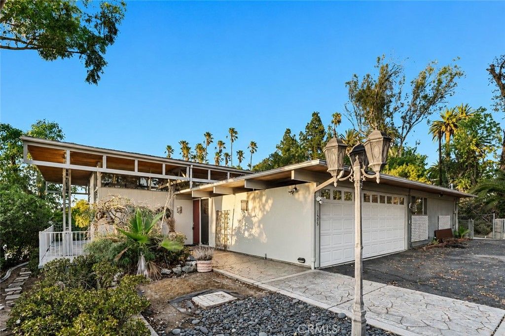 Image 59 of property listing at 1595 Cherokee Road, Corona, CA 92881