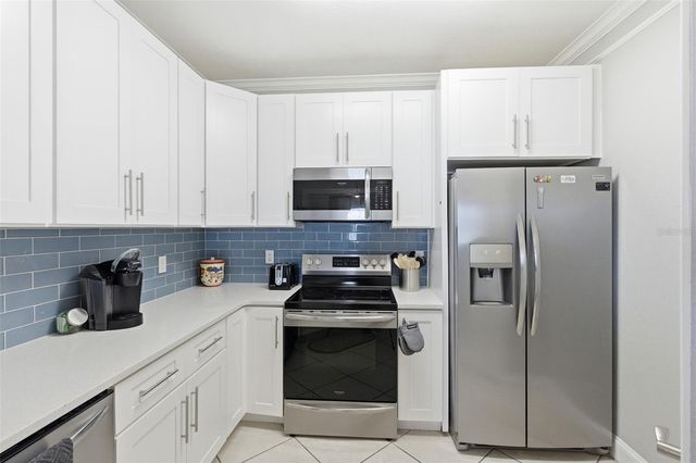 4345 BAYSIDE VILLAGE DRIVE 302, Tampa, FL 33615