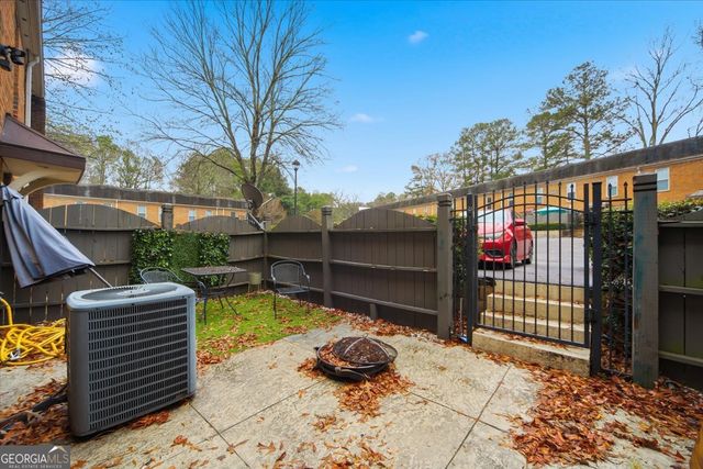 115 WINDING RIVER Drive UNIT B, Atlanta, GA 30350