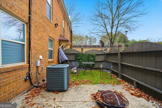 115 WINDING RIVER Drive UNIT B, Atlanta, GA 30350