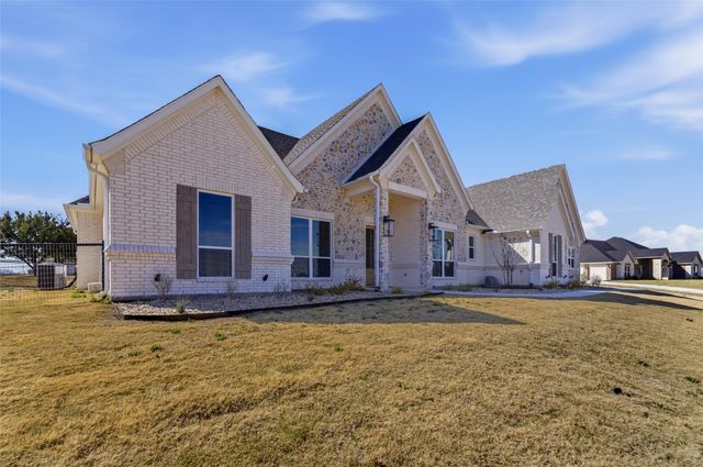 1038 Deer Island Court, Azle, TX 76020