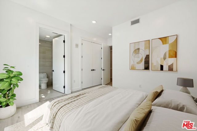 137 N Doheny Drive 3, West Hollywood, CA 90048