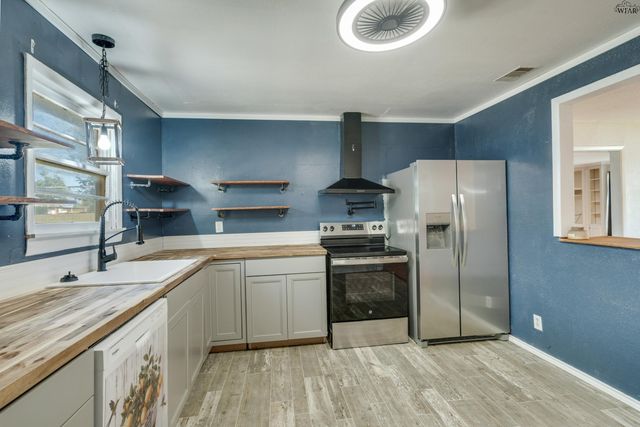 810 W BOIS DARC STREET, Henrietta, TX 76365