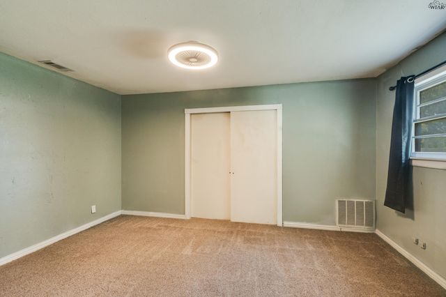 810 W BOIS DARC STREET, Henrietta, TX 76365