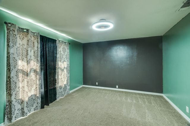 810 W BOIS DARC STREET, Henrietta, TX 76365