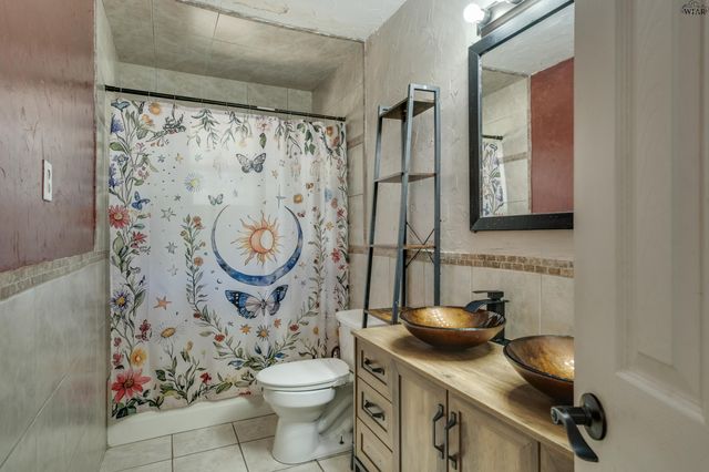 810 W BOIS DARC STREET, Henrietta, TX 76365