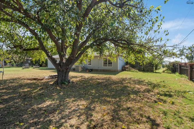 810 W BOIS DARC STREET, Henrietta, TX 76365