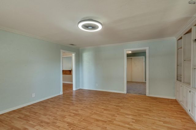 810 W BOIS DARC STREET, Henrietta, TX 76365