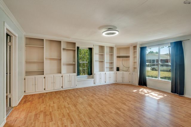 810 W BOIS DARC STREET, Henrietta, TX 76365