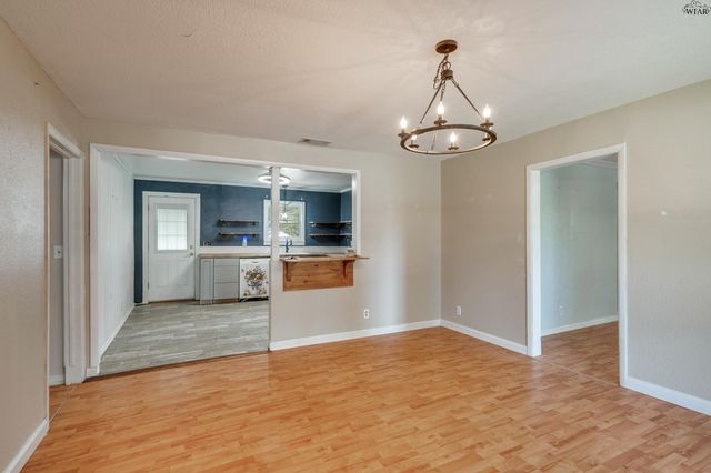 810 W BOIS DARC STREET, Henrietta, TX 76365