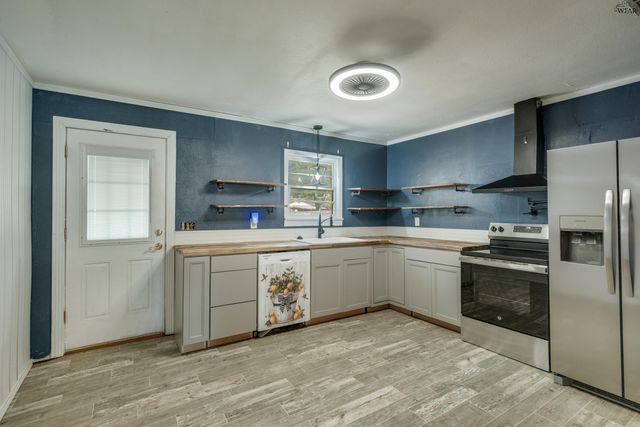 810 W BOIS DARC STREET, Henrietta, TX 76365