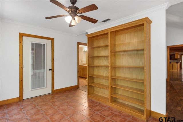 2040 Valleywood Trail, Holly Lake Ranch, TX 75765