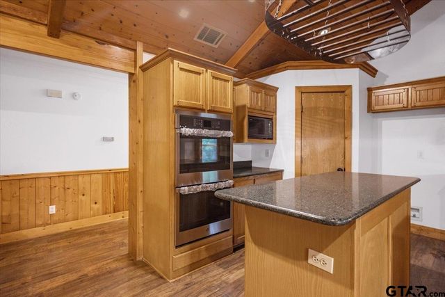 2040 Valleywood Trail, Holly Lake Ranch, TX 75765