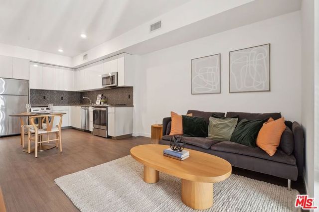 3640 Wilshire Boulevard 619, Los Angeles, CA 90010
