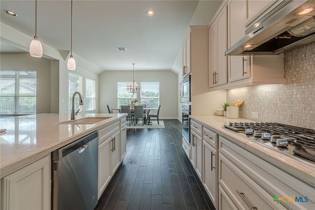 225 Jumping Laurel Street, San Marcos, TX 78666