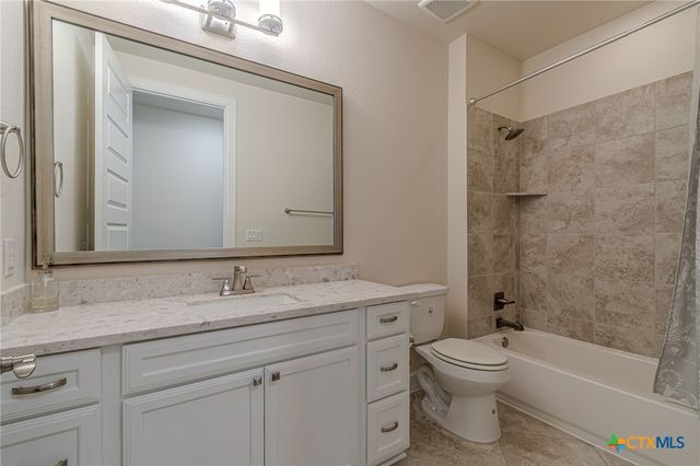 225 Jumping Laurel Street, San Marcos, TX 78666