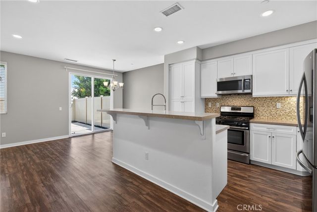 10250 Angel Lane, Pacoima, CA 91331