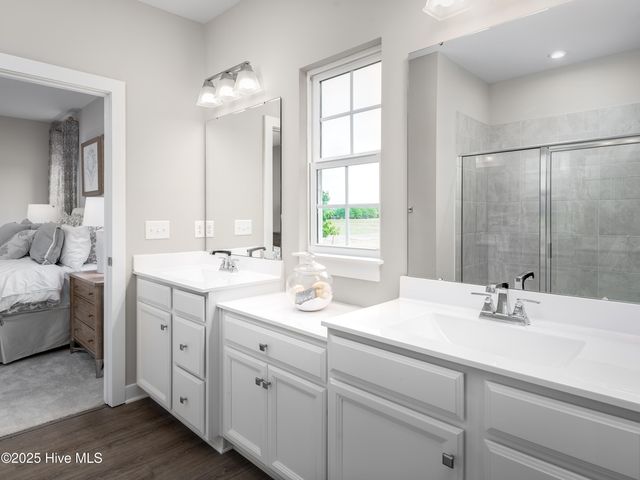 4033 Farmfield Drive NE, Navassa, NC 28451