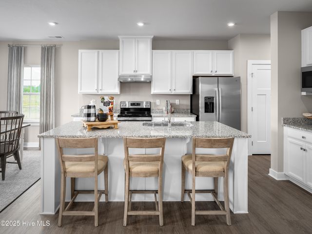 4033 Farmfield Drive NE, Navassa, NC 28451