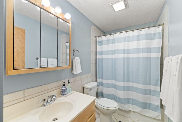 4207 Hull Avenue, Des Moines, IA 50317