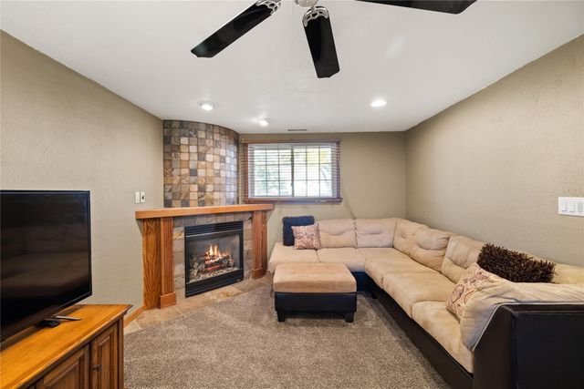 4207 Hull Avenue, Des Moines, IA 50317