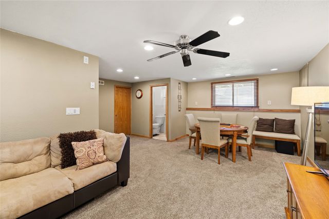 4207 Hull Avenue, Des Moines, IA 50317