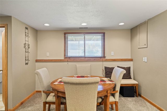 4207 Hull Avenue, Des Moines, IA 50317