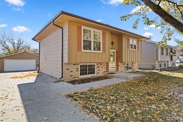 4207 Hull Avenue, Des Moines, IA 50317