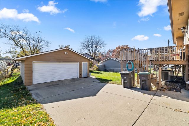 4207 Hull Avenue, Des Moines, IA 50317
