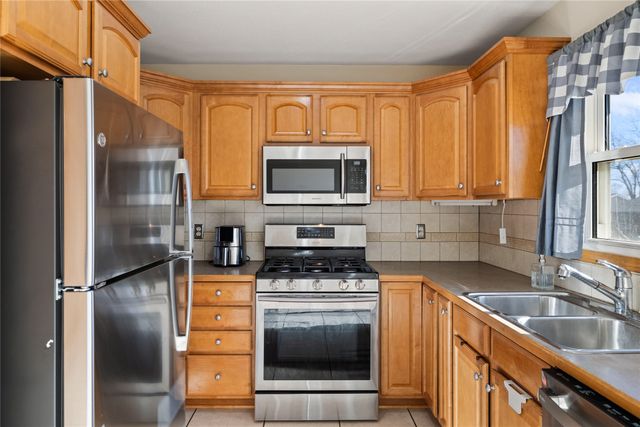 4207 Hull Avenue, Des Moines, IA 50317