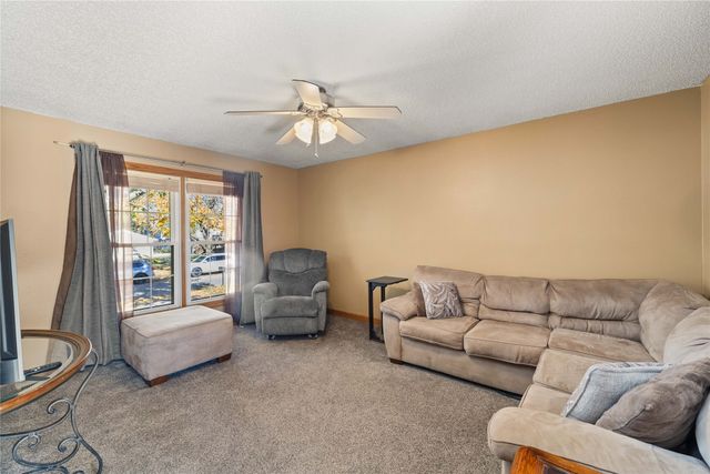 4207 Hull Avenue, Des Moines, IA 50317