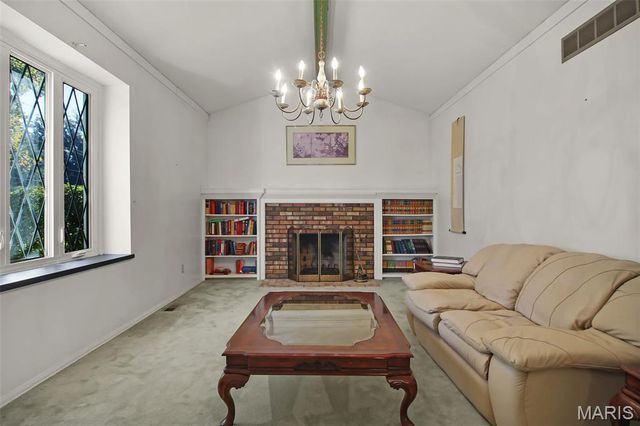 655 Henry, Manchester, MO 63011