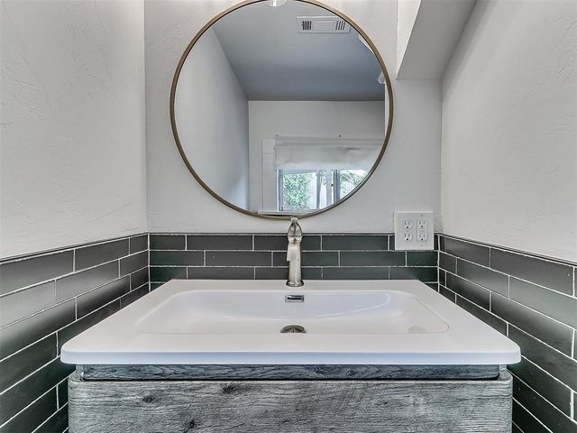 1130 NW 53 Street, Oklahoma City, OK 73118