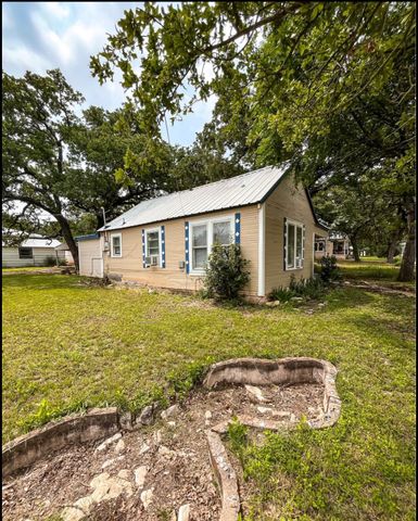 402 S Reagan Street, Hamilton, TX 76531
