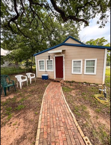 402 S Reagan Street, Hamilton, TX 76531