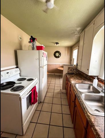 402 S Reagan Street, Hamilton, TX 76531