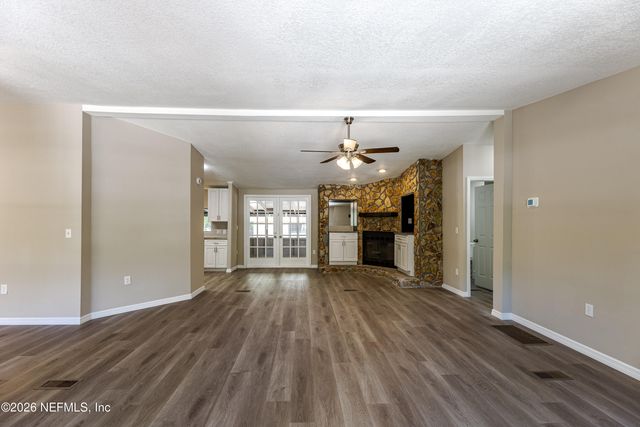 7942 MULHALL Drive, Jacksonville, FL 32216