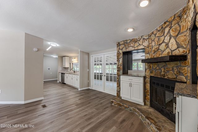 7942 MULHALL Drive, Jacksonville, FL 32216