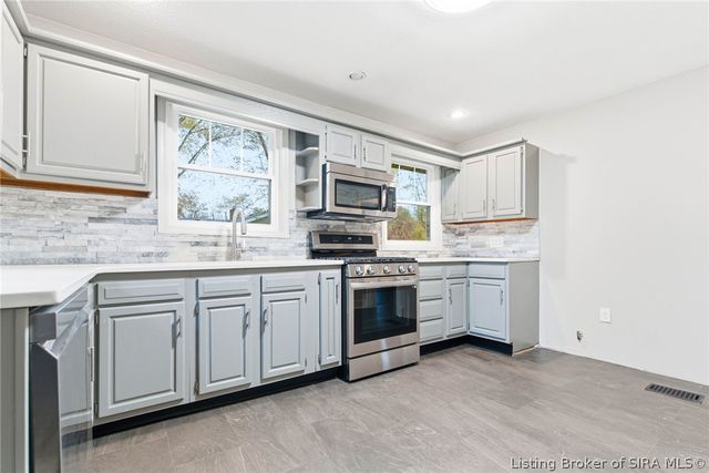 626 Maple Lane, New Albany, IN 47150