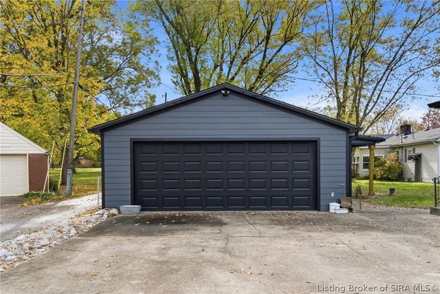 626 Maple Lane, New Albany, IN 47150