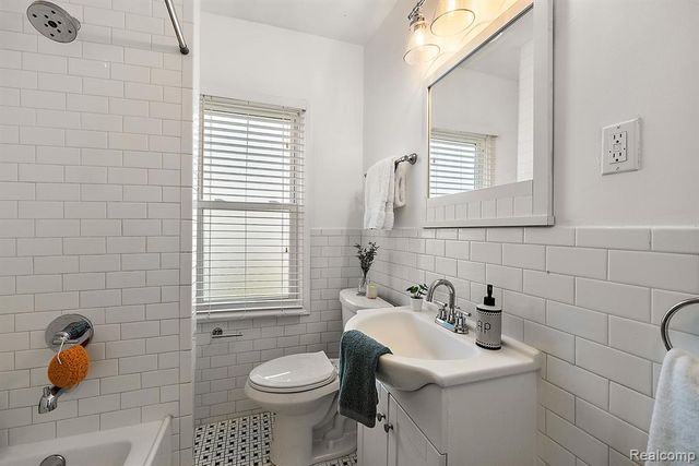 2552 Beals Street, Detroit, MI 48214