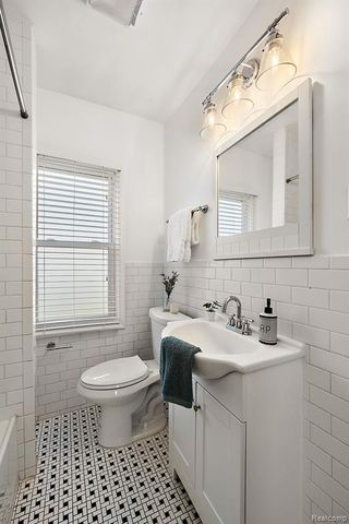 2552 Beals Street, Detroit, MI 48214