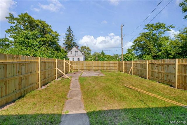 2552 Beals Street, Detroit, MI 48214