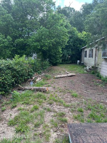 608 KITTY Avenue, Interlachen, FL 32148
