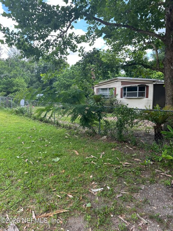 608 KITTY Avenue, Interlachen, FL 32148