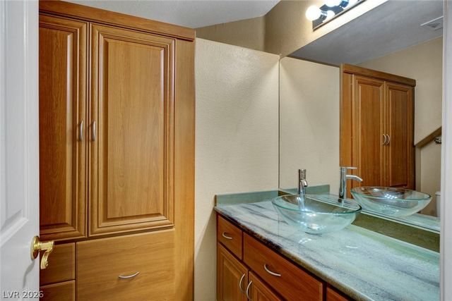 8517 West Gilmore Avenue, Las Vegas, NV 89129